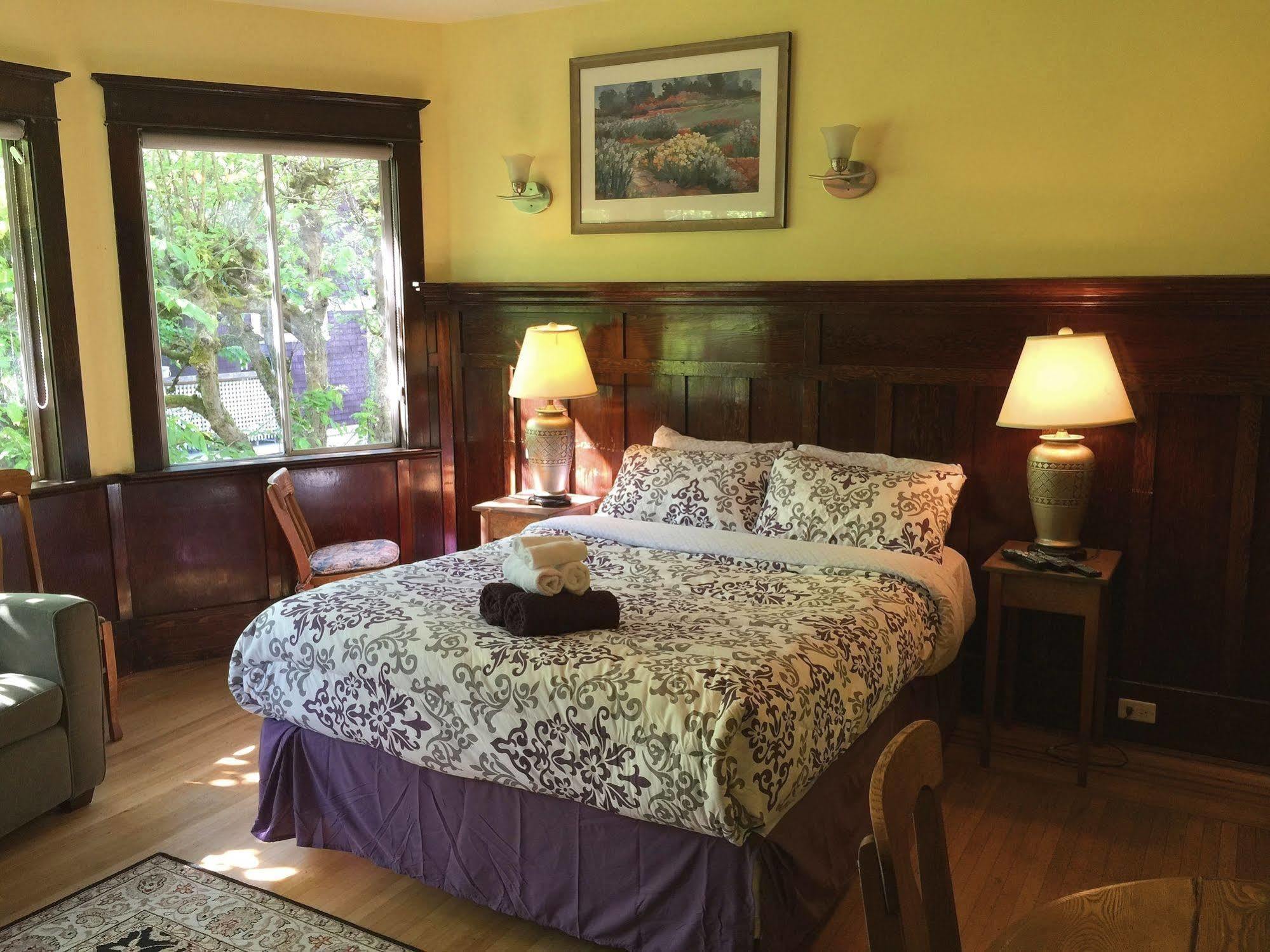 The Manor Guest House Vancouver Bagian luar foto