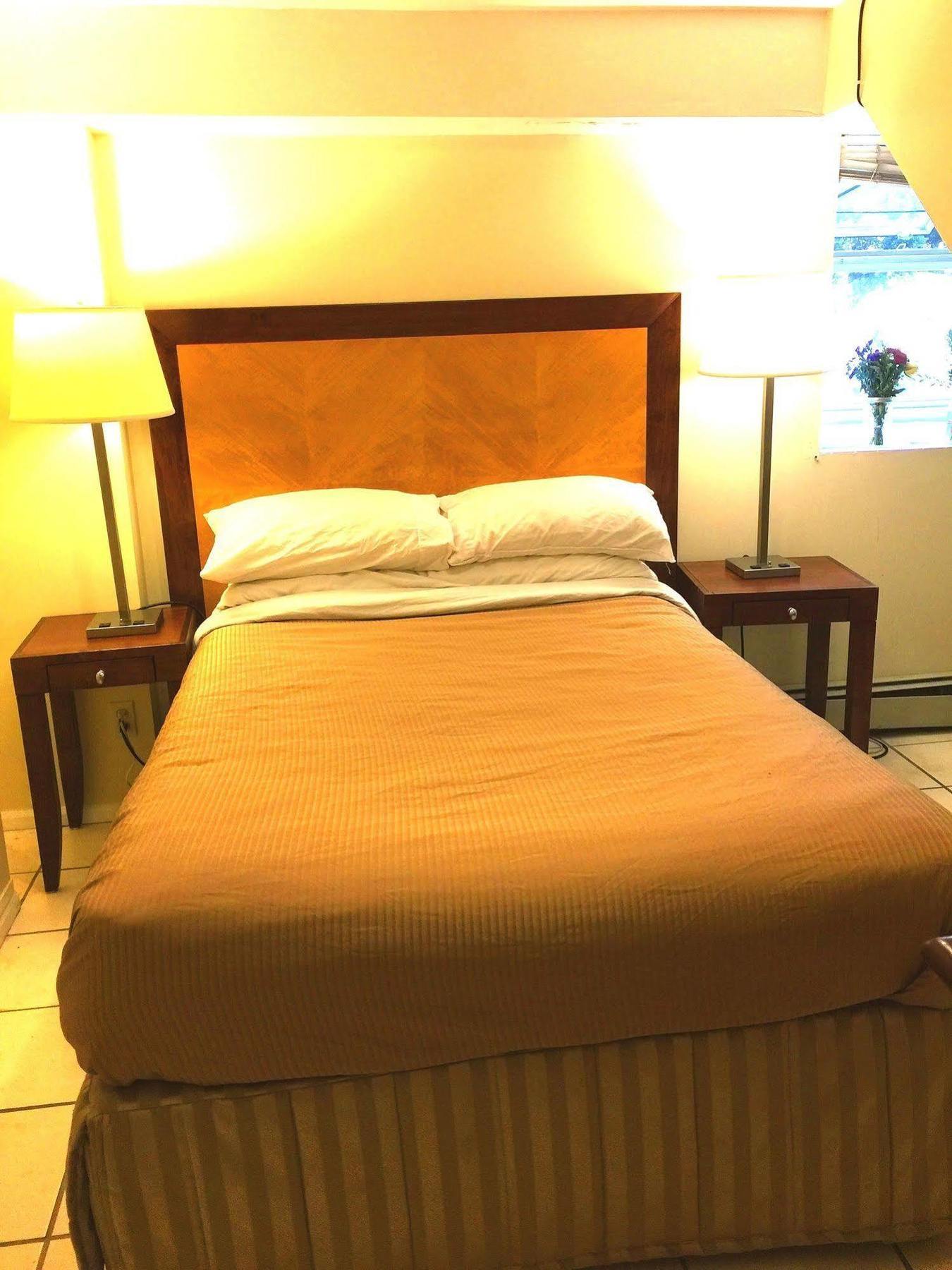 The Manor Guest House Vancouver Bagian luar foto