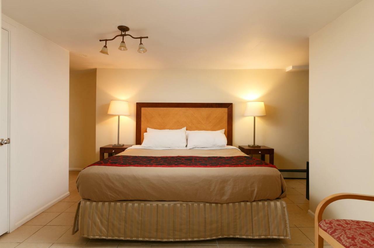 The Manor Guest House Vancouver Bagian luar foto